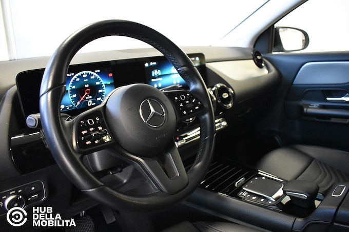MERCEDES-BENZ GLA 180 d Automatic Business